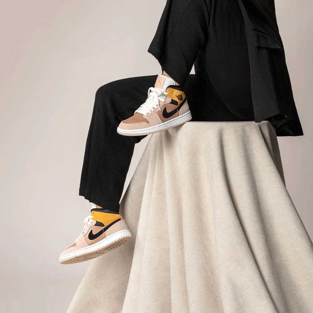 W’s Jordan 1 Mid Size 7.5 Particle Beige